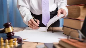 بهترین وکیل قم